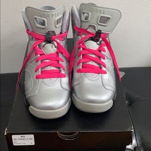 Air Jordan retro 6 size 6Y